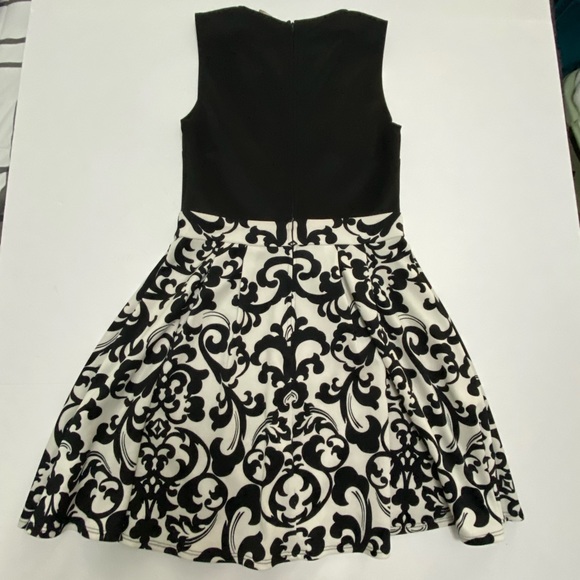B. Darlin sleeveless Black and white zipper dress size 9/10 Junior. - Picture 4 of 9